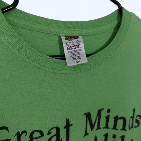 Fruit of the Loom Staff T Shirt Green Great‎ Minds Taste Alike HowlOScream Large - Picture 3 of 5